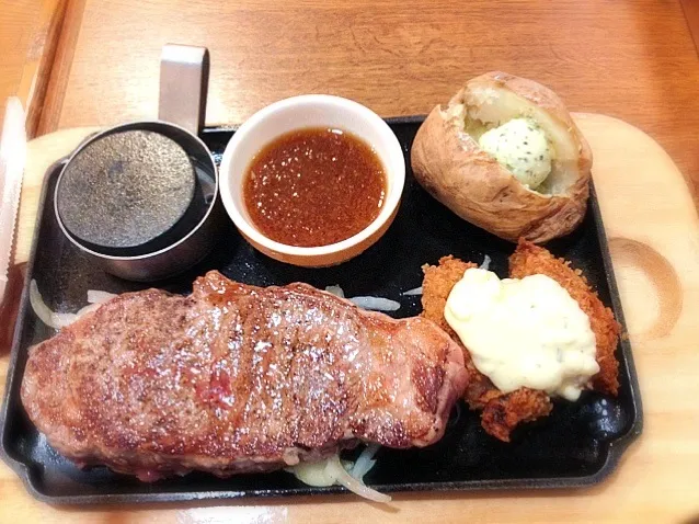 Snapdishの料理写真:Sirloin Steak /oyster fried Set|sharmellさん