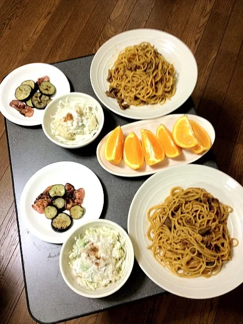 インディアンスパと茄子とベーコンのバター焼き、ポテトサラダ、オレンジ|伊藤 雅典さん