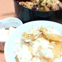 大根と油揚げの混ぜ御飯と豚コマ入りの煮物|moeさん