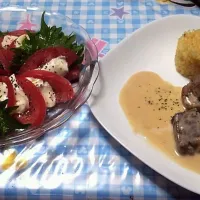 Snapdishの料理写真:カプレーゼと牛肉のブレゼ　ターメリックライス|あっぴーさん