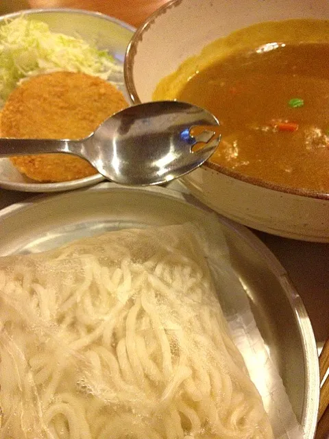 今日の給食：メガソフト麺カレーソース＋ハムチーズサンドフライ 初のメガ系、通常の2.5倍！|ダンディ☆和田さん