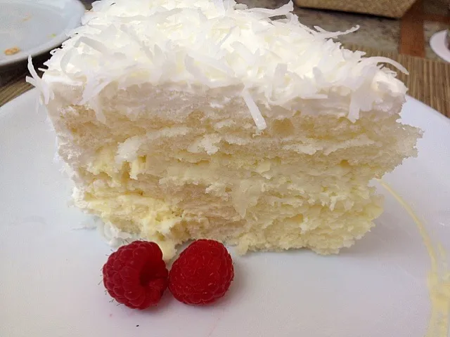 Coconut white chocolate cake|Maiさん