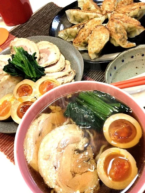 チャーシュー麺と鶏のしそ餃子|かずさん