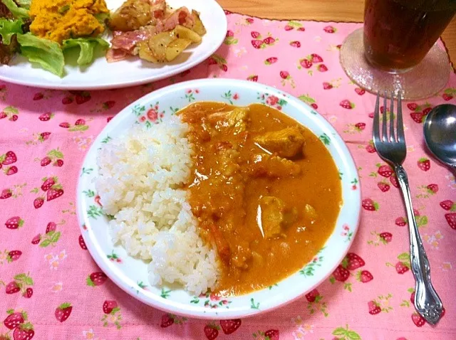 Snapdishの料理写真:★バターチキンカレー★かぼちゃサラダ★じゃがいもとベーコンのチーズ|浅田梨絵さん