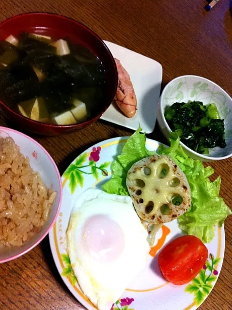 おさくらご飯 目玉焼き ワカメ味噌汁 チーズレンコン|マチママさん