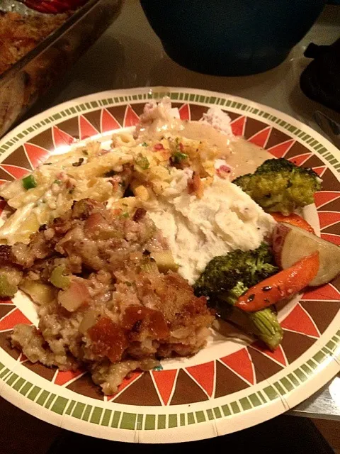 Apple and sausage stuffing. Mashed potatoes. Grilled veggies. Turkey. Green pepper and bacon Mac and cheese.|bailey mcdowellさん