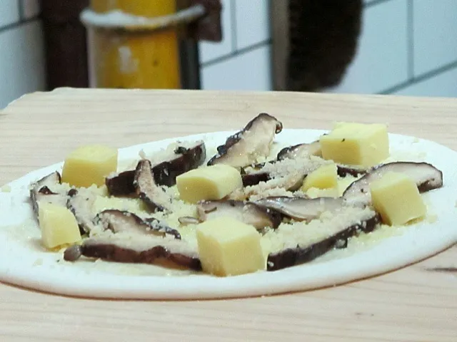 Uncooked Mushroom Pizza|Andy (All Taken By Me, For You)さん