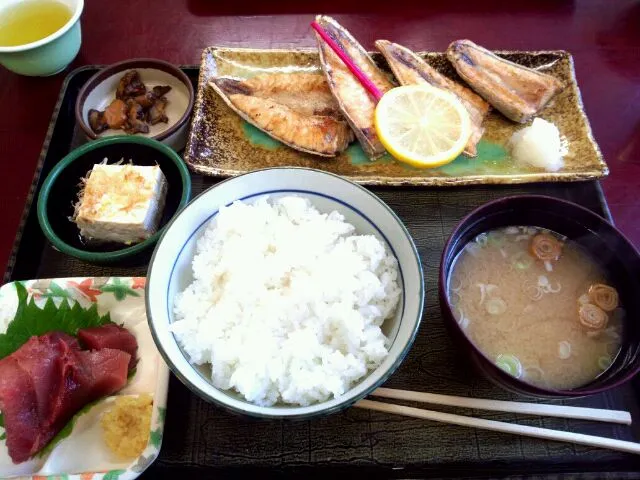 マグロのかま定食@石巻漁港|ちよーぬさん