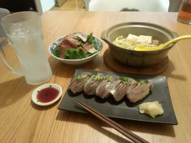 アジのお寿司と湯豆腐とサラダ|ちよーぬさん