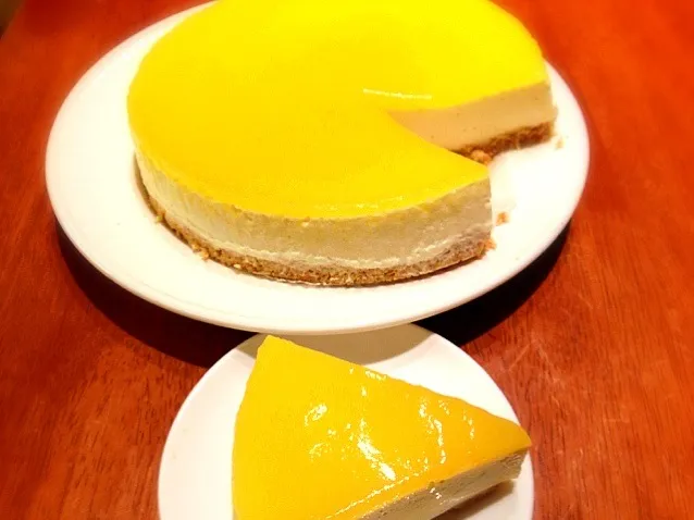 Snapdishの料理写真:マンゴーチーズケーキ|ミッチーZさん