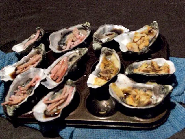 Toasted oyster with bacon n' cheese.|Shinichiro Kuraさん