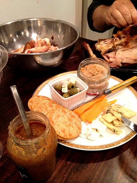 Cheese plate and cold chicken sandwiches at home|lauren shannonさん