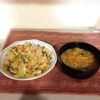 Snapdishの料理写真:醤油チャーハン＆たまごスープ|たにあかねさん