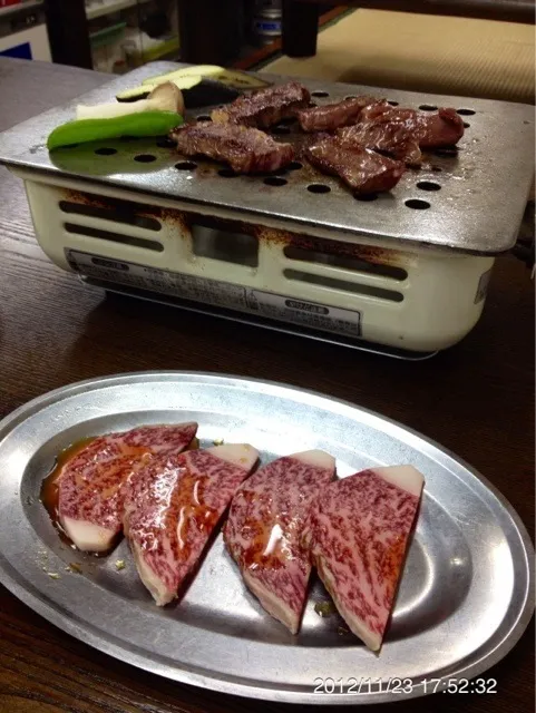 Snapdishの料理写真:焼肉 ロース|OTISさん