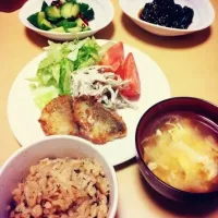 Snapdishの料理写真:アジフライと炊き込みご飯定食★|まはろさん