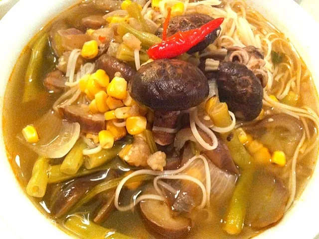 Vegetarian tom yam, noodle soup|Jorge Bernal Márquezさん