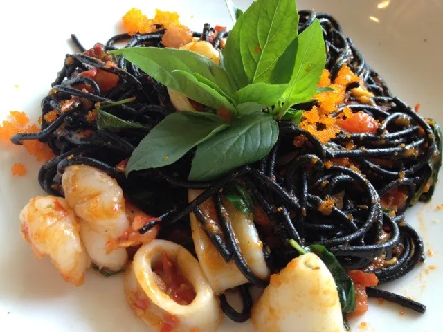 Snapdishの料理写真:Black ink spaghetti with seafood and shrimp roe|Thanjiraさん