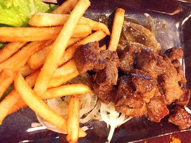 Japanese steak with caramelized onions and fries|vica ortegaさん