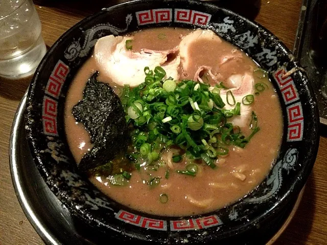 Snapdishの料理写真:とんこつラーメン|ROYさん