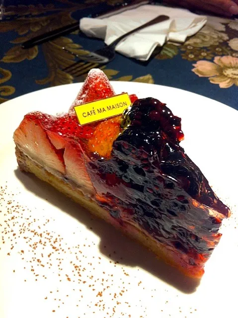 Snapdishの料理写真:Mixed berries tart|mikko tanさん