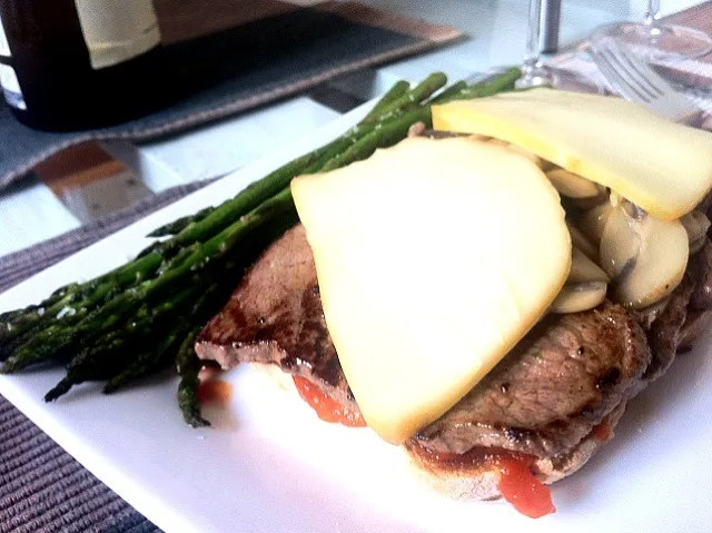 beef tenderloin toast with tomato jam, mushrooms and scamorza cheese|miguel castro alconさん