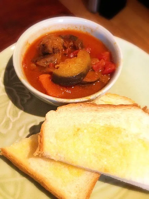 スープカレーとトーストの朝飯|メロさん