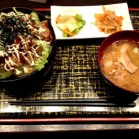 Snapdishの料理写真:柏 豚娘 トンテキ丼|かむかまさん