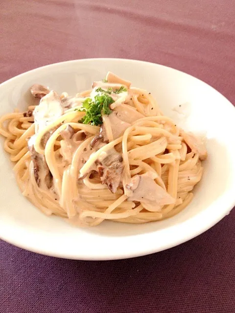 ポルチーニ茸のクリームパスタ できたてホヤホヤ湯気が見える〜|よよさん