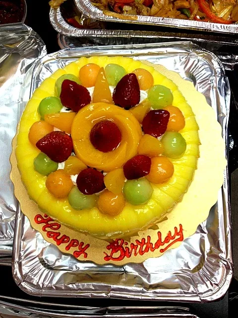 Snapdishの料理写真:Mango Birthday cake|christine rさん