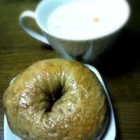 Freshly made bagel with clam chowder|genki-japaneseさん