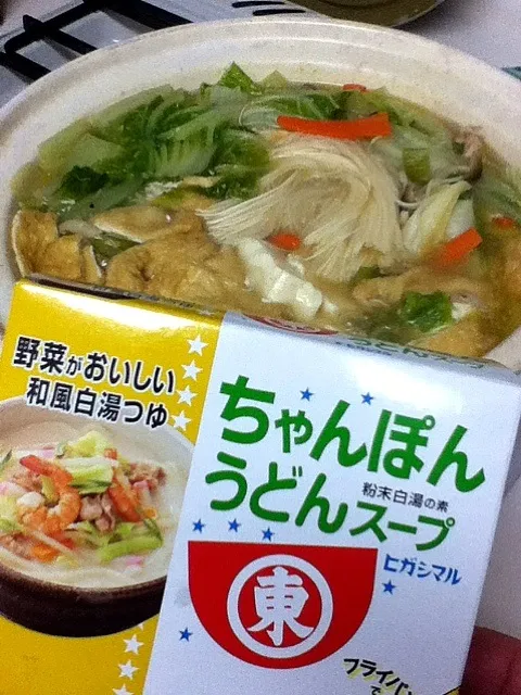 ヒガシマルのちゃんぽんうどんスープを使って今日は鍋にしてみました。麺は夏に余ったそうめんを使ってみましたよ。|Yasuharuさん