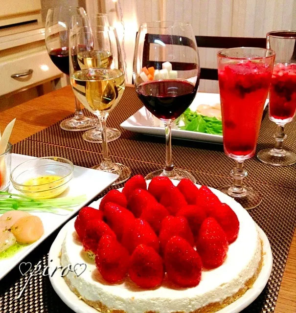 🍓苺のチーズケーキ レッドフルーツの白ワインカクテル 🍓 strawberry cheesecake. Red fruit cocktail of white wine.|ピロさん