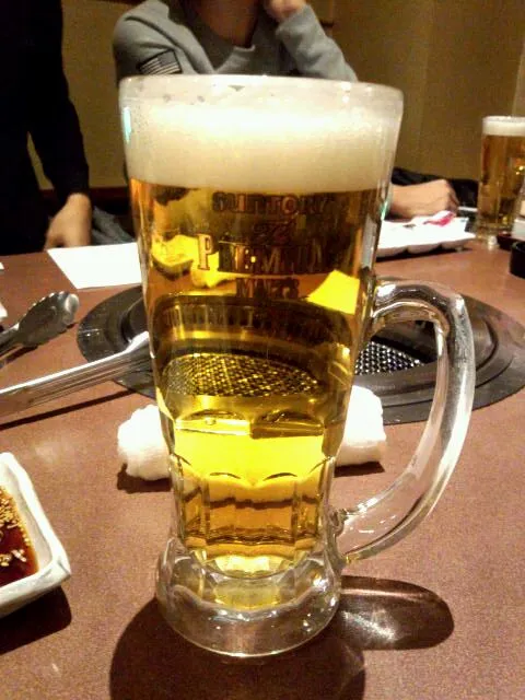 打ち上げのビール|ちよーぬさん