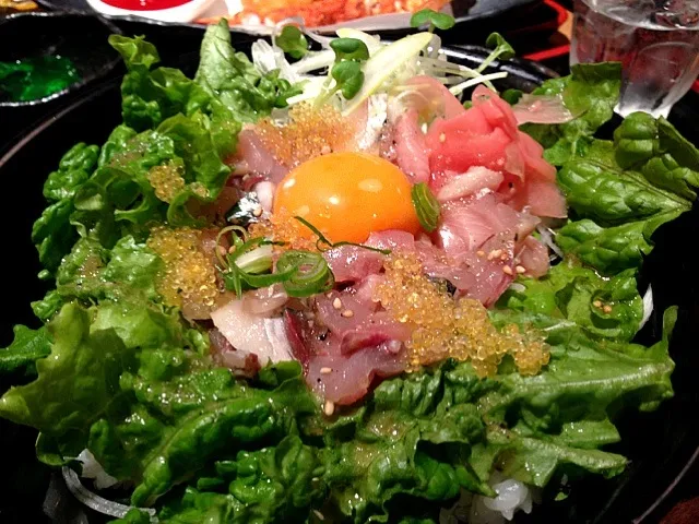 Snapdishの料理写真:沼津 ドンどこ丼 確か、ユッケ丼|まびーさん