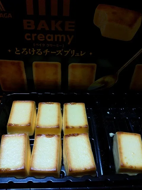 とろけるチーズブリュレ。チョコなんだけどチーズな雰囲気たっぷり。ふわっと溶けて口当たりもいいね。ワインのお供にいいんじゃない。|土屋幸治さん