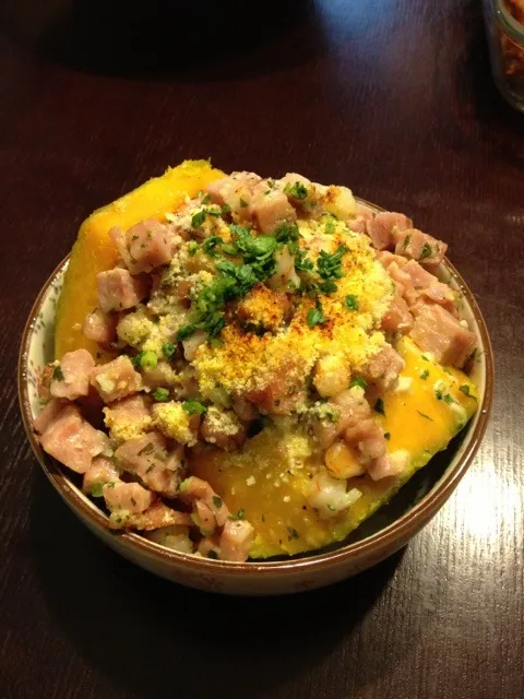 Snapdishの料理写真:Baked pumpkin with mixed ham, bacon and shrimp|Thanjiraさん