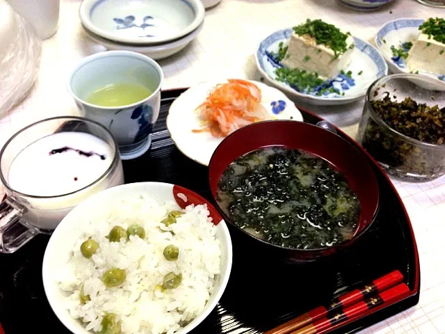 Snapdishの料理写真:ピースご飯  地のりの味噌汁  おなます  湯豆腐  ブルーベリーヨーグルト|高田恵子さん