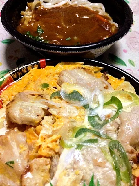 昨夜、スーパーで半額になっていた親子丼とカレーうどん。支払いは、364円也。 #curry #親子丼|Takashi H.さん