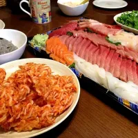 Snapdishの料理写真:生しらす&桜えびのかき揚げ！刺し盛り〜|Akiko.Kさん