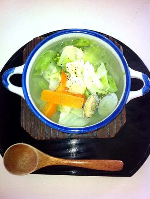 Snapdishの料理写真:野菜たっぷり☆あさりのスープ|Ｍako☺︎さん