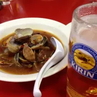 Snapdishの料理写真:味仙であさり炒めとビール♪|すか。さん