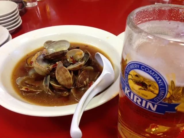 Snapdishの料理写真:味仙であさり炒めとビール♪|すか。さん