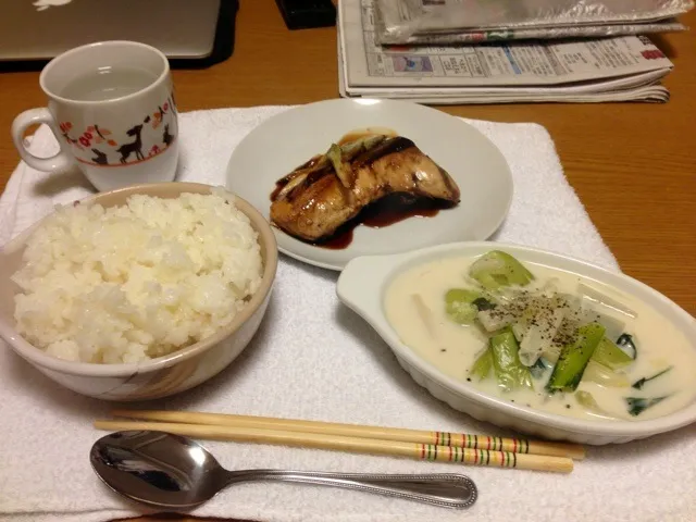 Snapdishの料理写真:ブリの照り焼き 白ネギ添え|takaさん