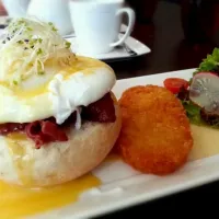 Snapdishの料理写真:Eggs Benedict|Joan Hiiさん