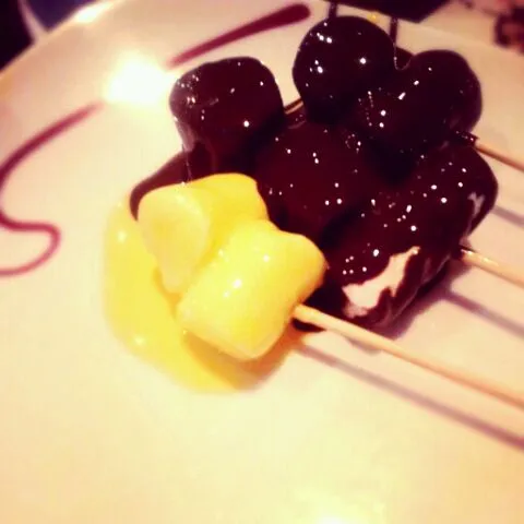 white/dark choco dipped marshmallows|graceさん