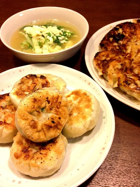 余った餃子の具でリメイクニラ饅頭＆水菜のスープ|ゆかさん