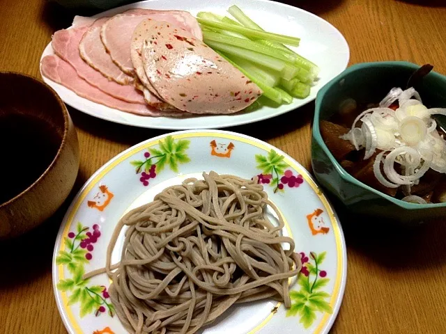 もり蕎麦と牛スジ煮、ハムの盛り合わせ|まりこさん