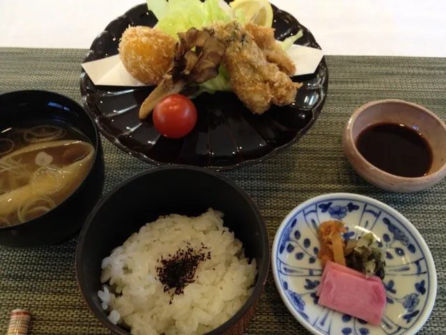 カキフライ、南瓜のチーズ入りコロッケ、ご飯、味噌汁、香の物@茶寮 銘石亭|宮尾益人さん