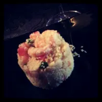 Snapdishの料理写真:Ensalada de cous cous con gambas y aguacate|yolandaさん