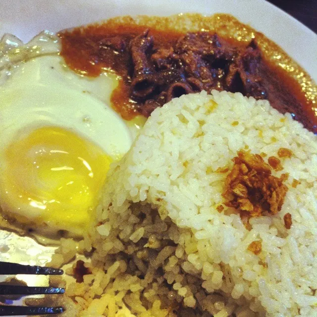 Tapsilog - TAPa (marinated meat) SInangag (fried rice) ItLOG(fried egg)|Philthaiさん